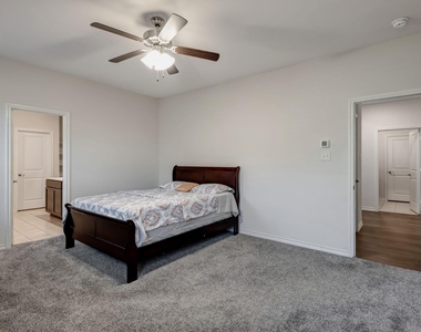 1007 Hitchin Post Way - Photo Thumbnail 16