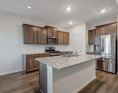 1007 Hitchin Post Way - Photo Thumbnail 9
