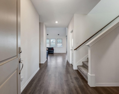1007 Hitchin Post Way - Photo Thumbnail 3