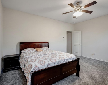 1007 Hitchin Post Way - Photo Thumbnail 17