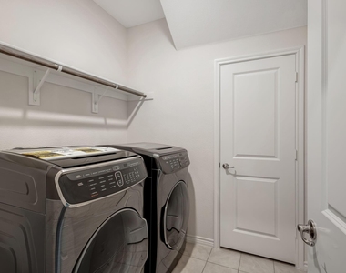 1007 Hitchin Post Way - Photo Thumbnail 14