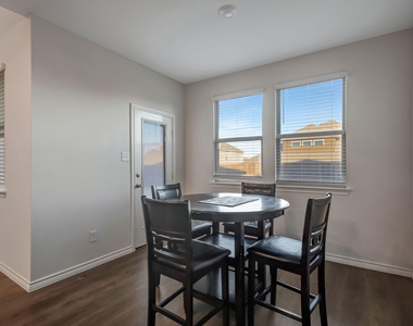 1007 Hitchin Post Way - Photo Thumbnail 12