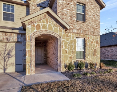 1007 Hitchin Post Way - Photo Thumbnail 2
