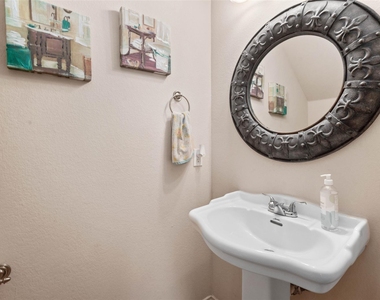 124 Castleridge Drive - Photo Thumbnail 8