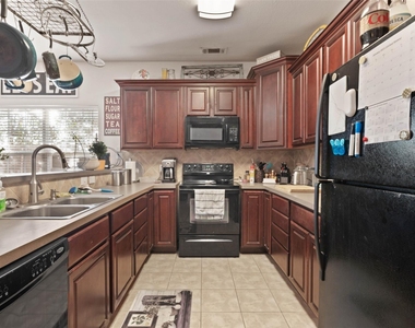 124 Castleridge Drive - Photo Thumbnail 2
