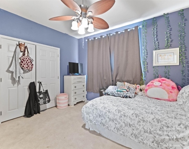 124 Castleridge Drive - Photo Thumbnail 12