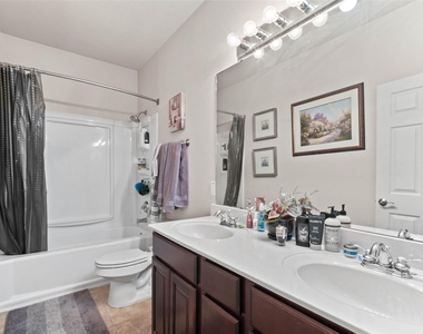 124 Castleridge Drive - Photo Thumbnail 16