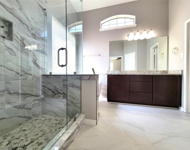 6117 Dark Forest Drive - Photo Thumbnail 7