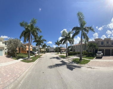 2621 Danforth Terrace - Photo Thumbnail 14