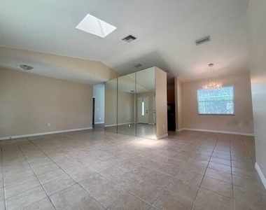 2341 Sw Lawford Street - Photo Thumbnail 4