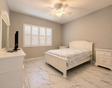 6 Harbour Isle Drive E - Photo Thumbnail 9
