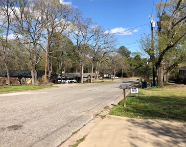 507 Colonial Drive - Photo Thumbnail 2