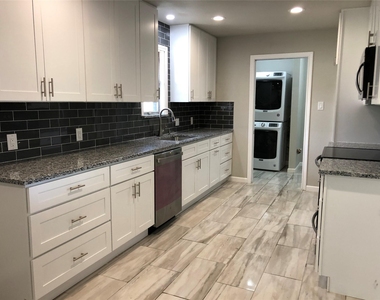 507 Colonial Drive - Photo Thumbnail 4