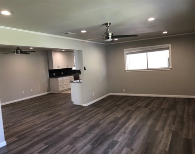 507 Colonial Drive - Photo Thumbnail 7