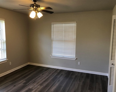 507 Colonial Drive - Photo Thumbnail 13