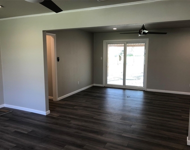 507 Colonial Drive - Photo Thumbnail 8