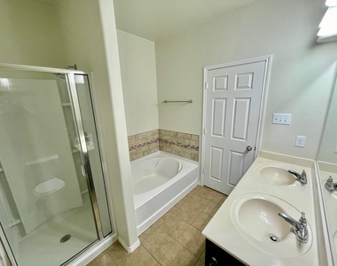 3011 Whispering Pine Boulevard - Photo Thumbnail 8