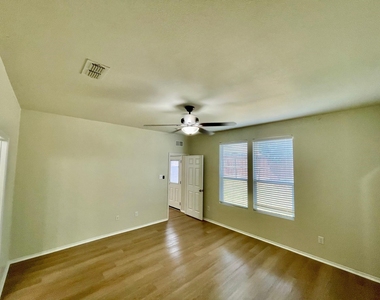 3011 Whispering Pine Boulevard - Photo Thumbnail 7