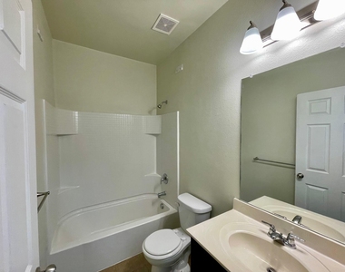 3011 Whispering Pine Boulevard - Photo Thumbnail 9