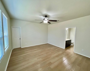 3011 Whispering Pine Boulevard - Photo Thumbnail 6
