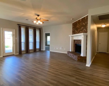 4121 Holly Drive - Photo Thumbnail 4