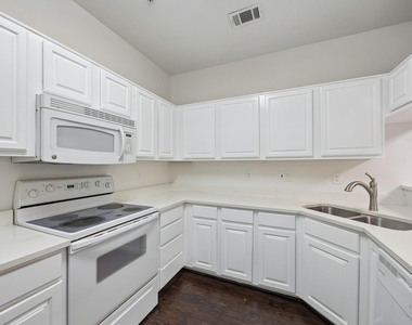 3401 Binkley Avenue - Photo Thumbnail 3