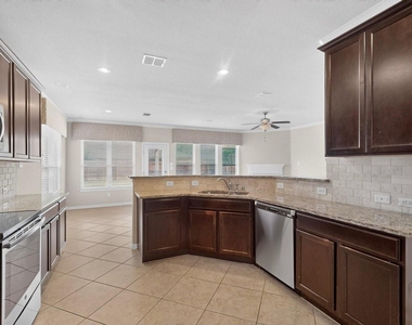 11621 Parade Drive - Photo Thumbnail 9