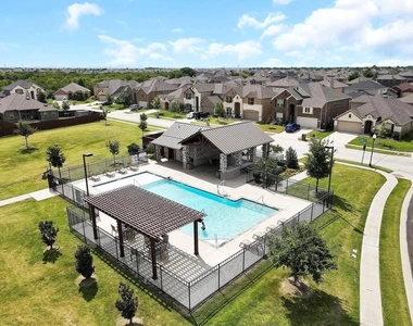 11621 Parade Drive - Photo Thumbnail 36