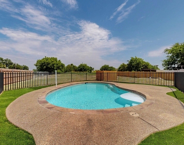 208 Ponderosa Lane - Photo Thumbnail 11