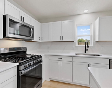 208 Ponderosa Lane - Photo Thumbnail 4