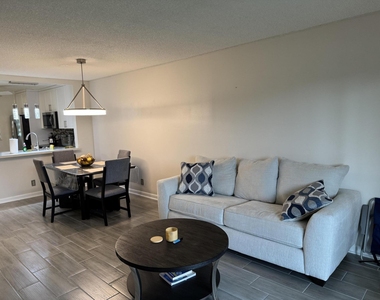 7142 Golf Colony Court - Photo Thumbnail 5
