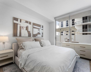 220 Lake Shore Drive - Photo Thumbnail 14