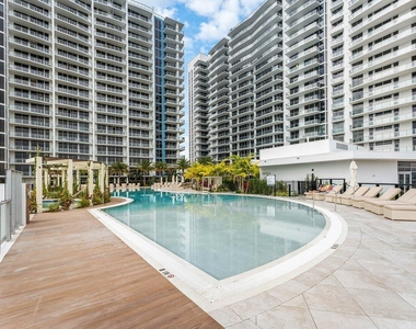 220 Lake Shore Drive - Photo Thumbnail 25