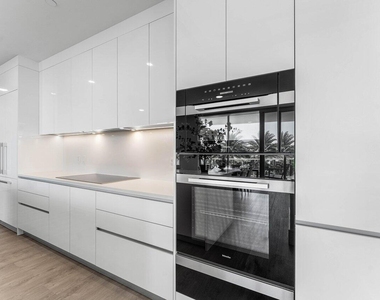 220 Lake Shore Drive - Photo Thumbnail 5
