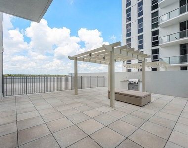 220 Lake Shore Drive - Photo Thumbnail 19