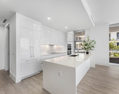 220 Lake Shore Drive - Photo Thumbnail 3