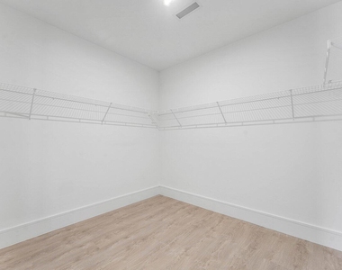220 Lake Shore Drive - Photo Thumbnail 13