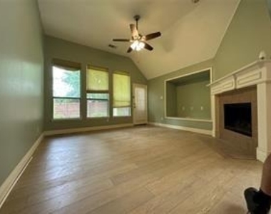 3103 Spanish Oak Trail - Photo Thumbnail 8