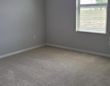 1919 Rolling Ridge Drive - Photo Thumbnail 11