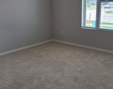 1919 Rolling Ridge Drive - Photo Thumbnail 13