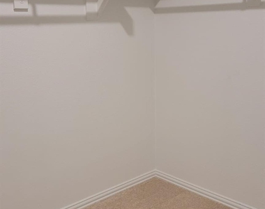 1919 Rolling Ridge Drive - Photo Thumbnail 5