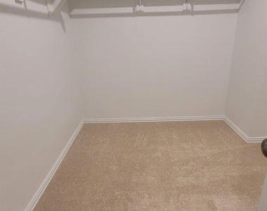 1919 Rolling Ridge Drive - Photo Thumbnail 6