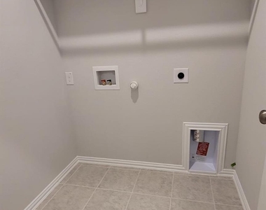 1919 Rolling Ridge Drive - Photo Thumbnail 3