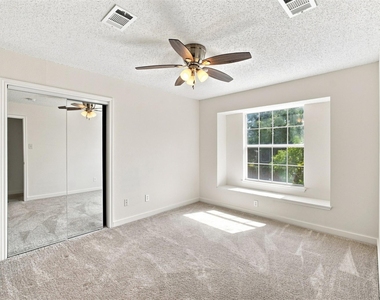 2124 Newport Drive - Photo Thumbnail 14