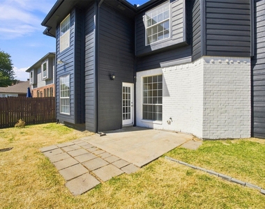 2124 Newport Drive - Photo Thumbnail 22