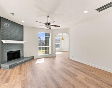 2124 Newport Drive - Photo Thumbnail 4