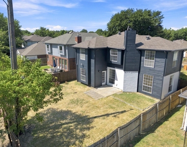 2124 Newport Drive - Photo Thumbnail 24
