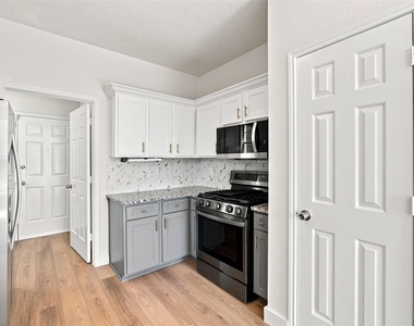 2124 Newport Drive - Photo Thumbnail 11