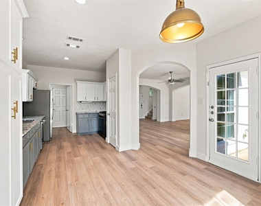 2124 Newport Drive - Photo Thumbnail 9