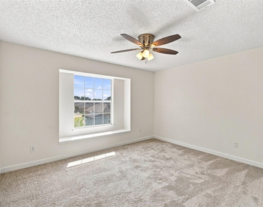 2124 Newport Drive - Photo Thumbnail 17